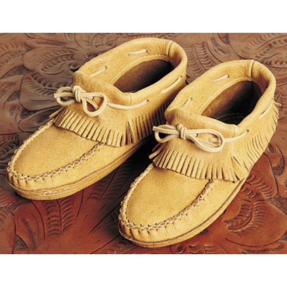 SOUTHWEST INDIAN FOUNDATION • Genuine Moosehide Leather Fringe Moccasins, 5